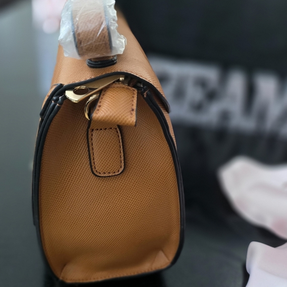 Elegant Tan Women's Bag Set - Picture 2 of 10